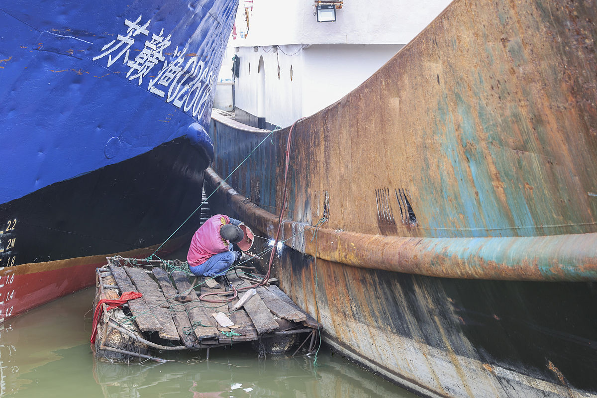 船壳险和P&I费用分摊：船体清理与环境清理费用区分