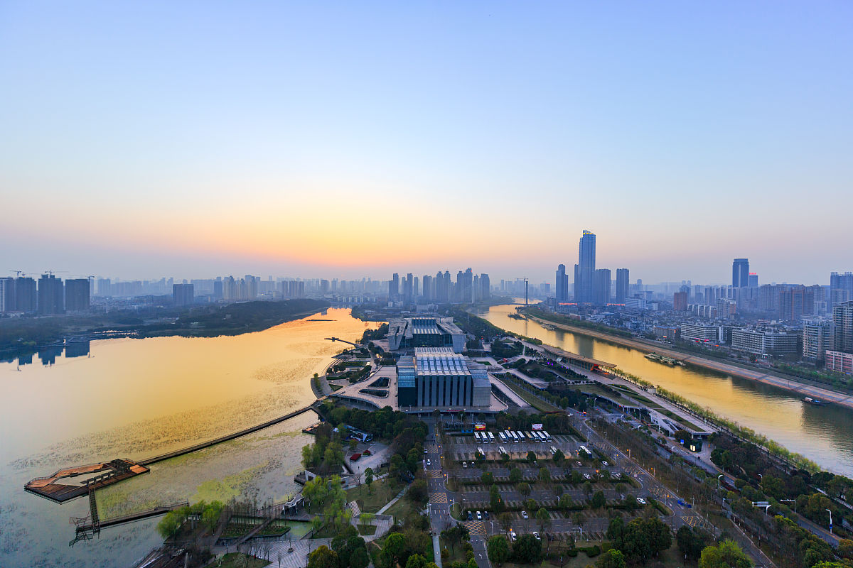 高山流水：古琴名曲，展现自然壮丽与文化内涵