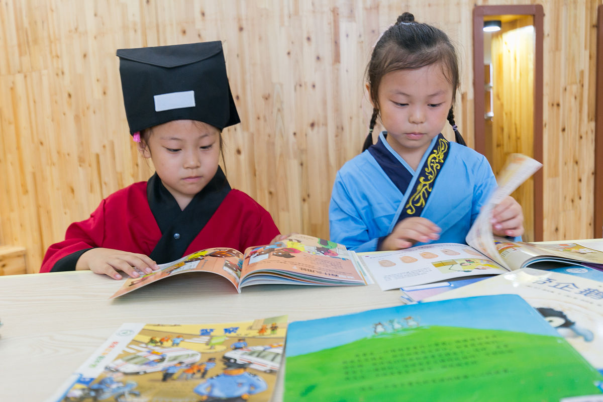 2021年9月13日,在江苏南通如皋市少年儿童图书馆何庄幼儿园分馆,小朋