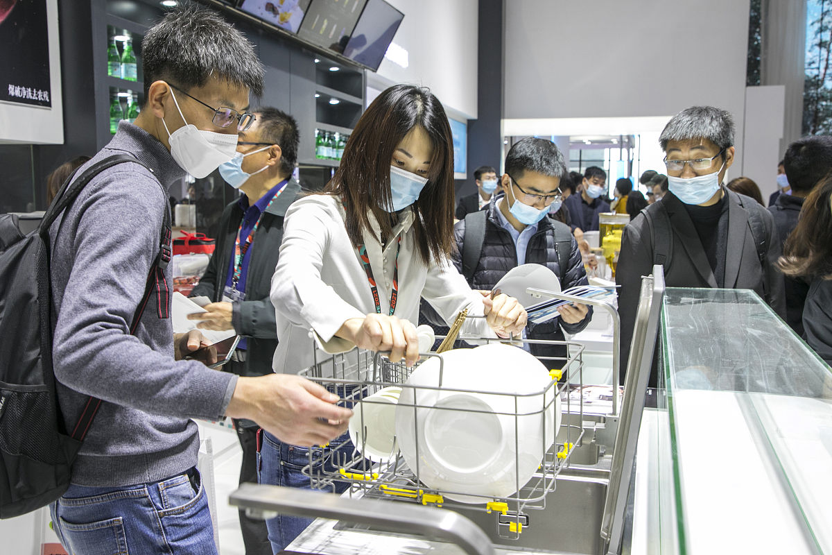 90后情侣选购洗碗机，如何说服他们并成功促成交易？