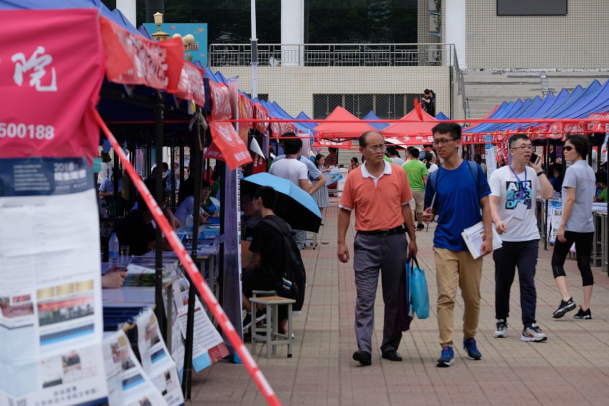 融汇共进，激发无限可能：精彩纷呈的开学迎新活动等你来参与！