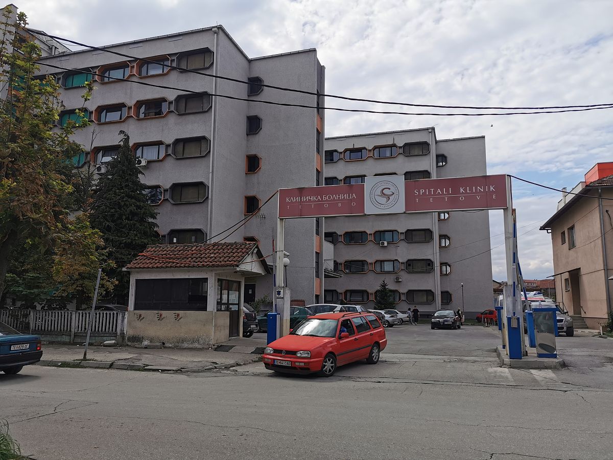 当地时间2021年9月9日,北马其顿西部泰托沃市,消防人员在当地一家发生