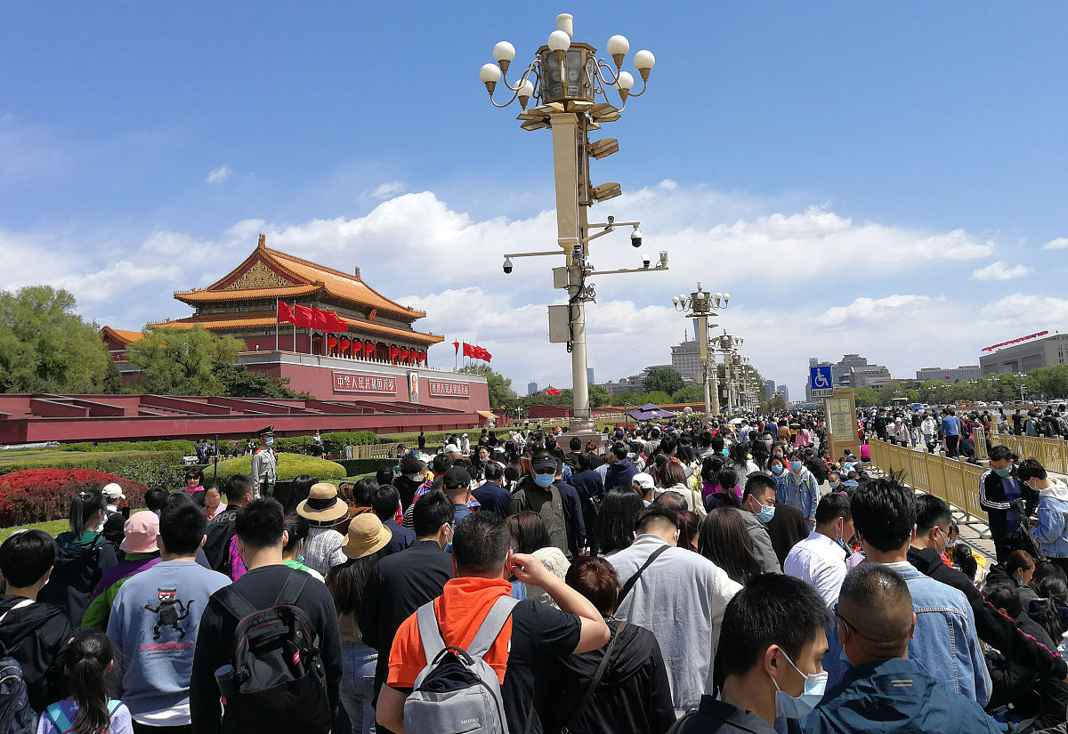 大学生已经在为五一做准备了？根据这个话题先写一篇1000子文章，再生产10个40字吸引眼球标题