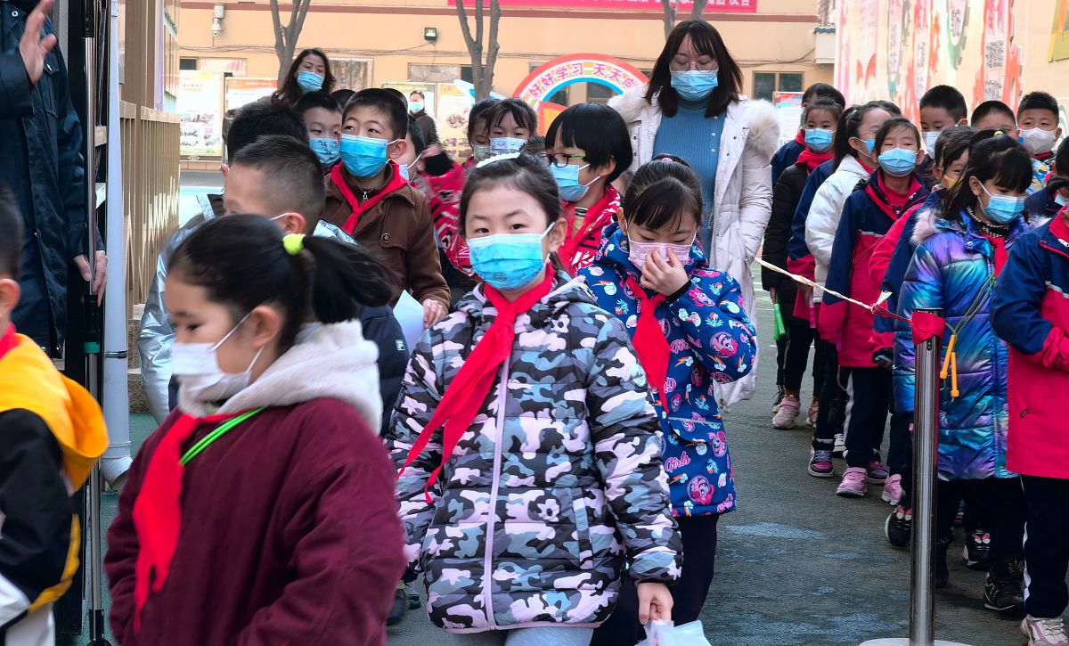 幼儿园戴口罩上学现实吗