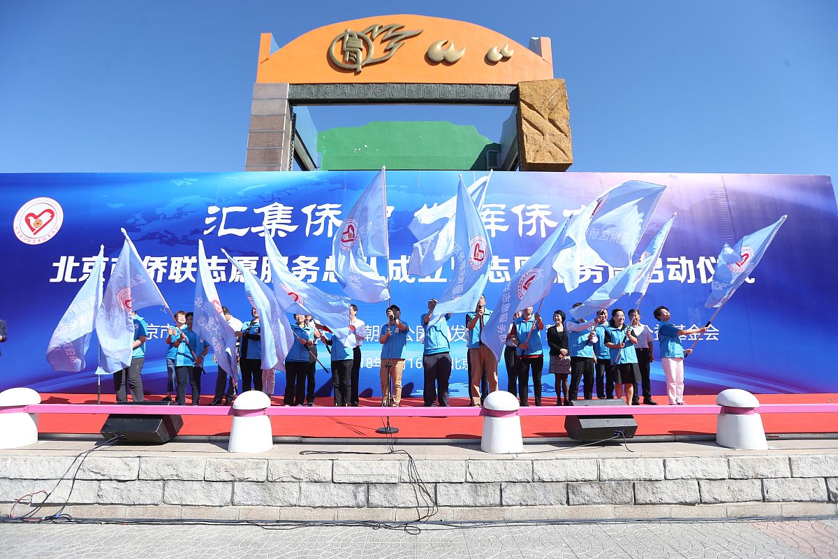 举例说明自己在学习、与人交往、与家人相处时都运用了哪些性格优势如何培养出来的。概括出自己最突出的3个性格优势举例说明对你的学习生活有什么帮助描述今后你打算怎样发挥和善用自己的性格优势？1000字左右