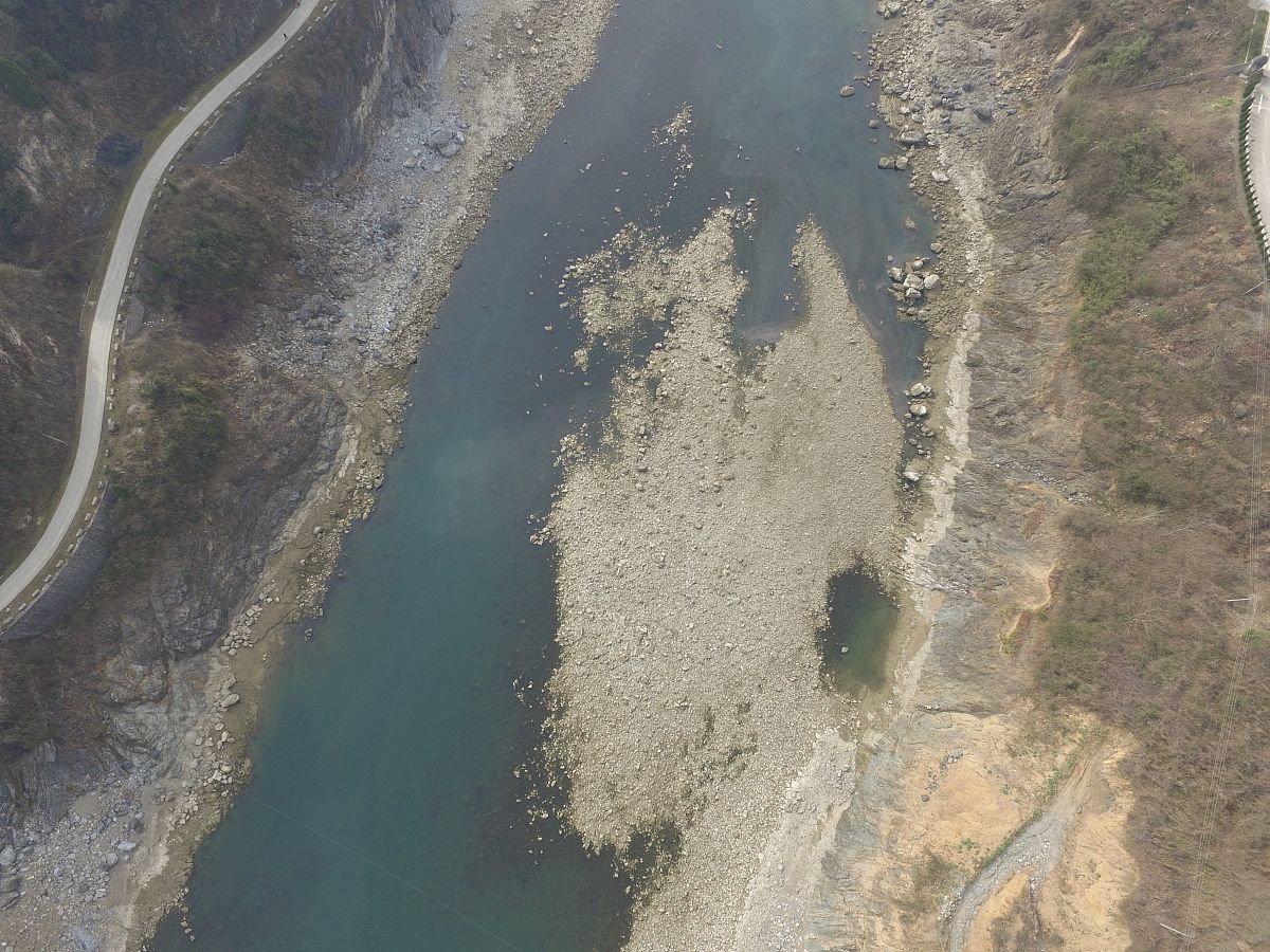 6h19调鱼竿容易断吗