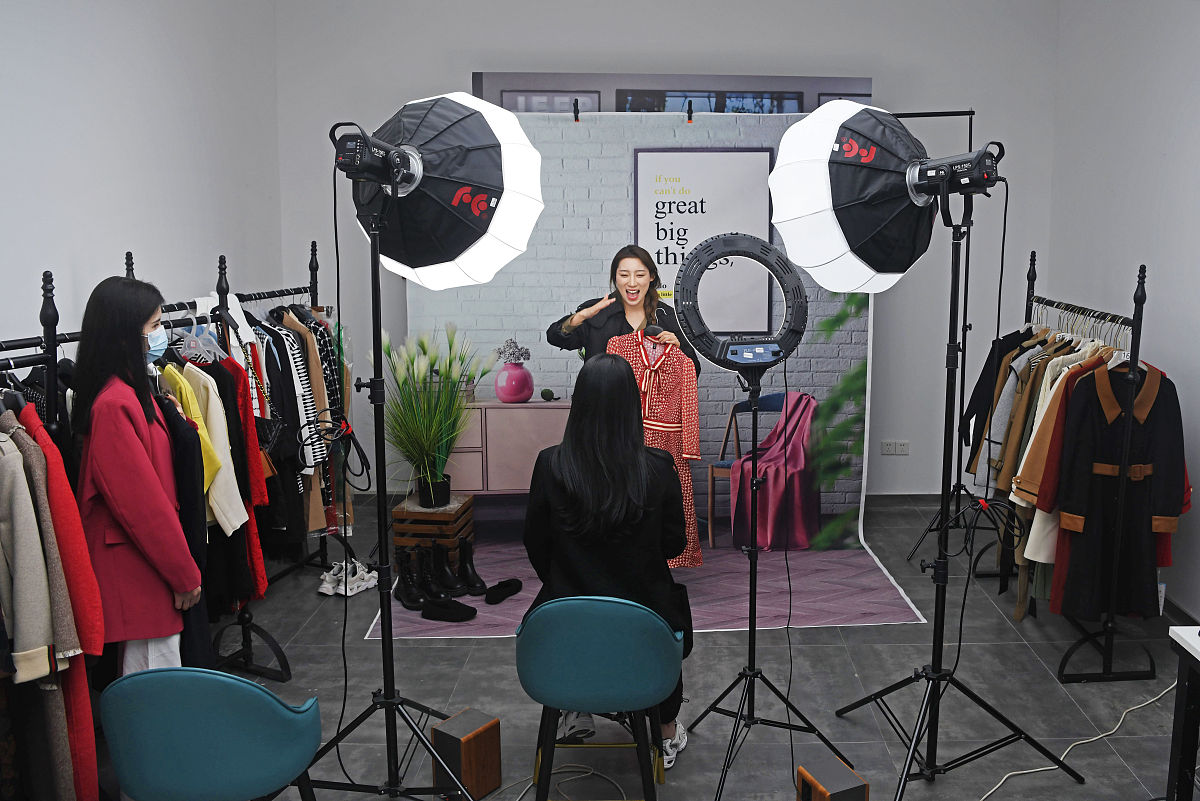 抖音女装直播主题创意：爆款内容推荐