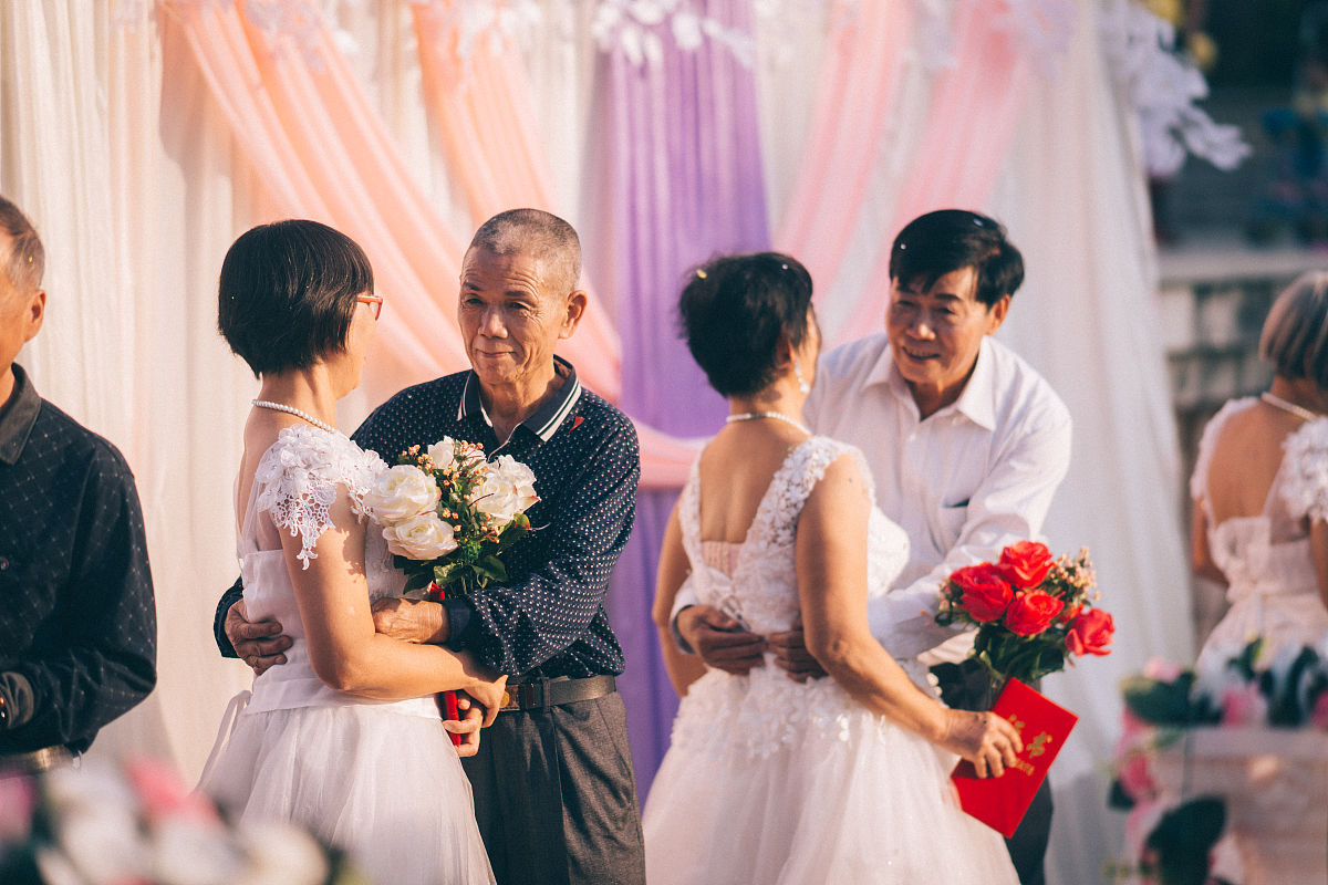 我才结婚两个月两个月后我第一次去我外公外婆家我老公可不可以陪我去我老公要去的话他是第一次去我外公外婆家。