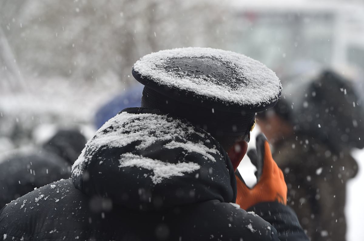 合肥南站怎么坐车去舒城帮我用200字详细描述