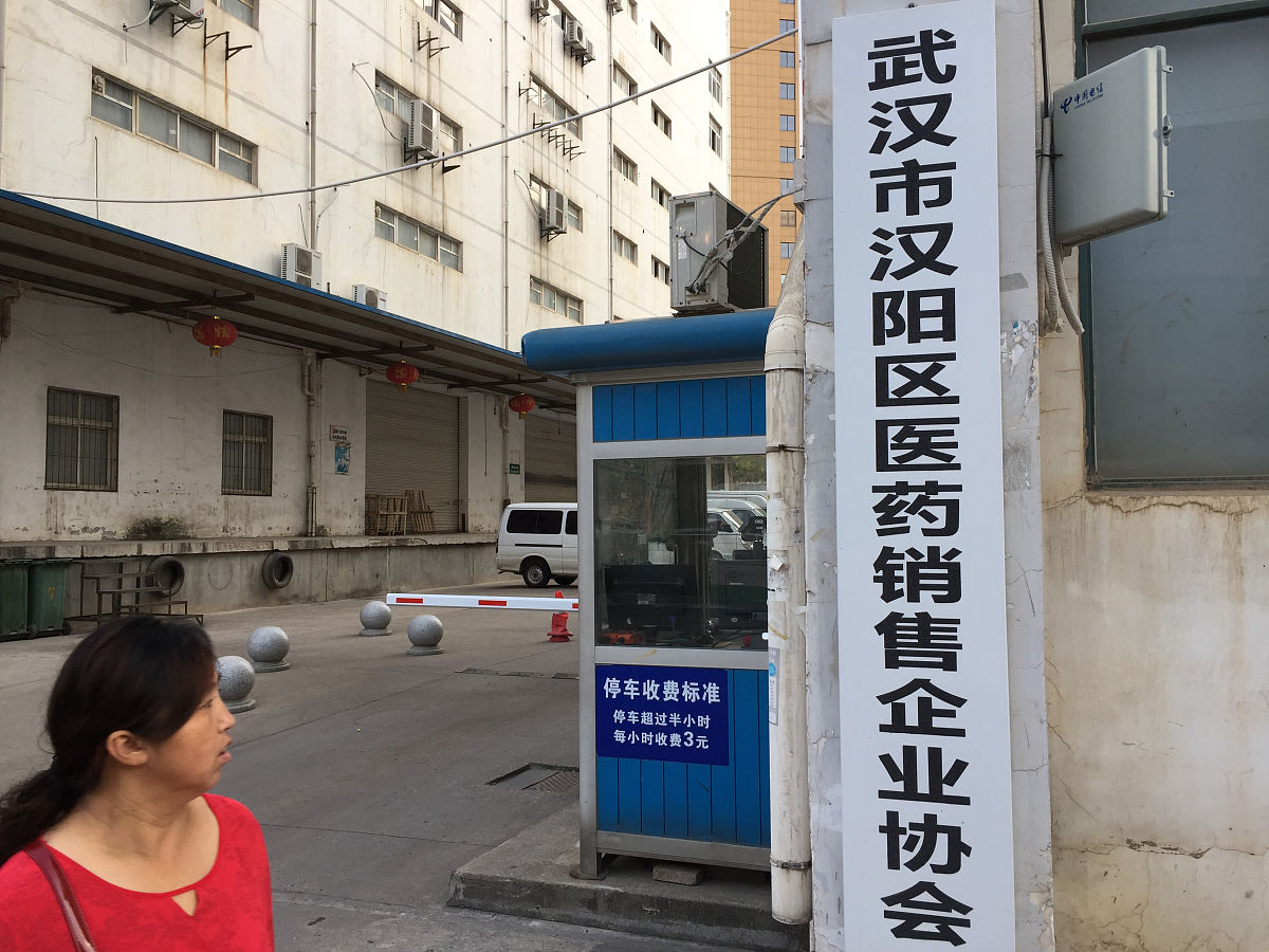 土地边界纠纷谁来管。要求：写一篇500字左右的文章不能出现电话。