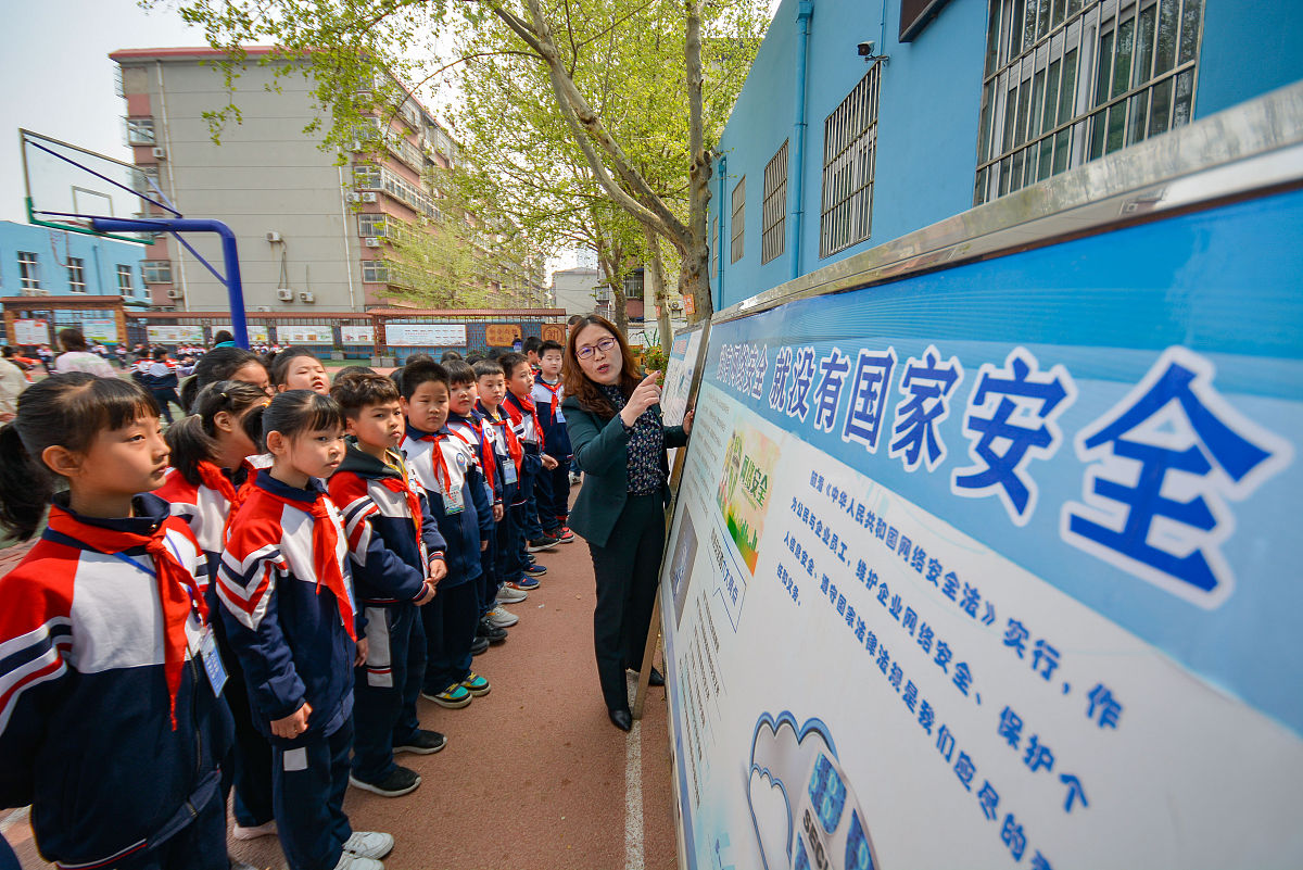 请出示一份精炼的暑期中小学生安全注意事项