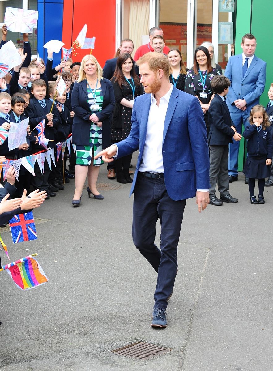 当地时间2019年3月20日,英国阿克顿,英国哈里王子(prince harry)到访