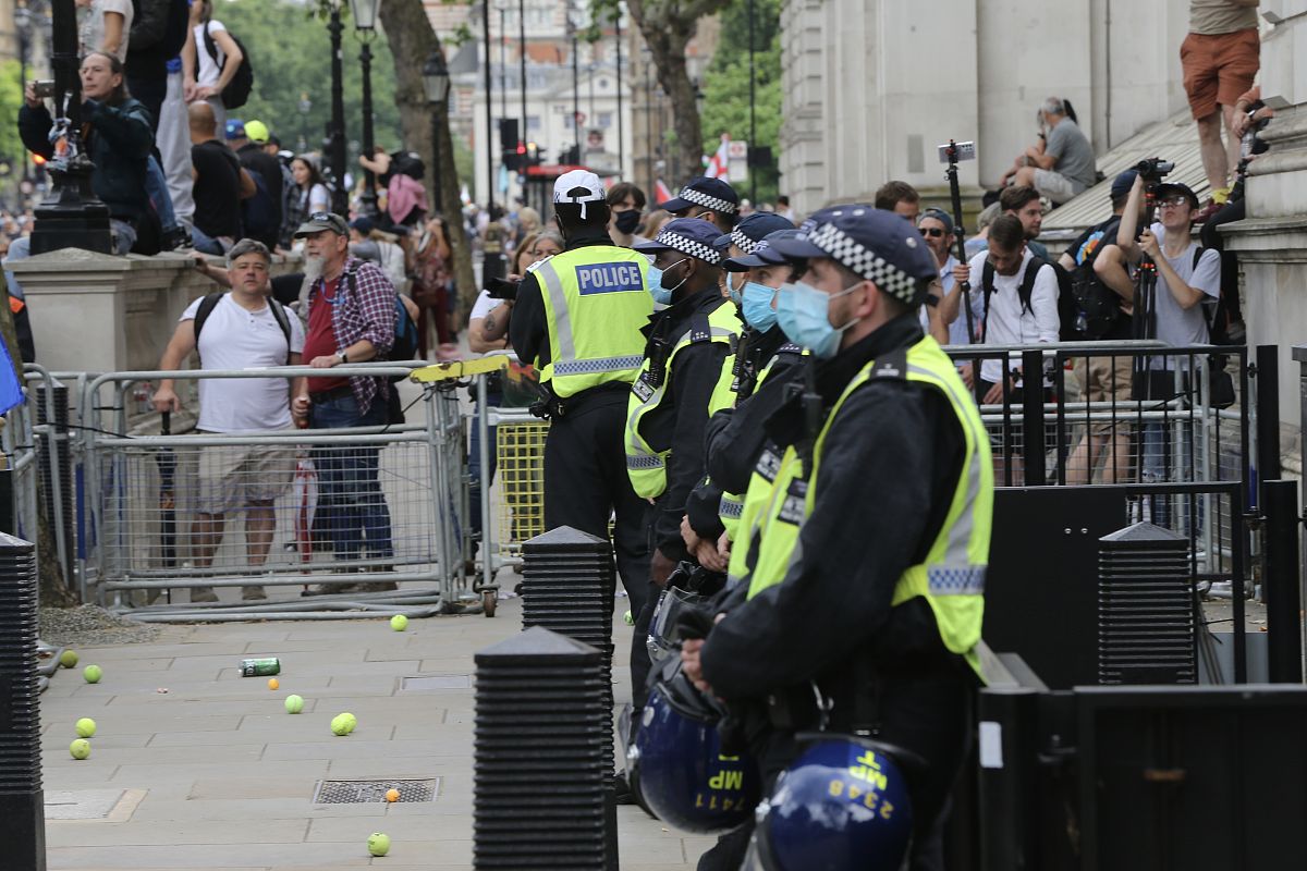 等着别人诉求不打电话不处理。这个通俗用语有吗？