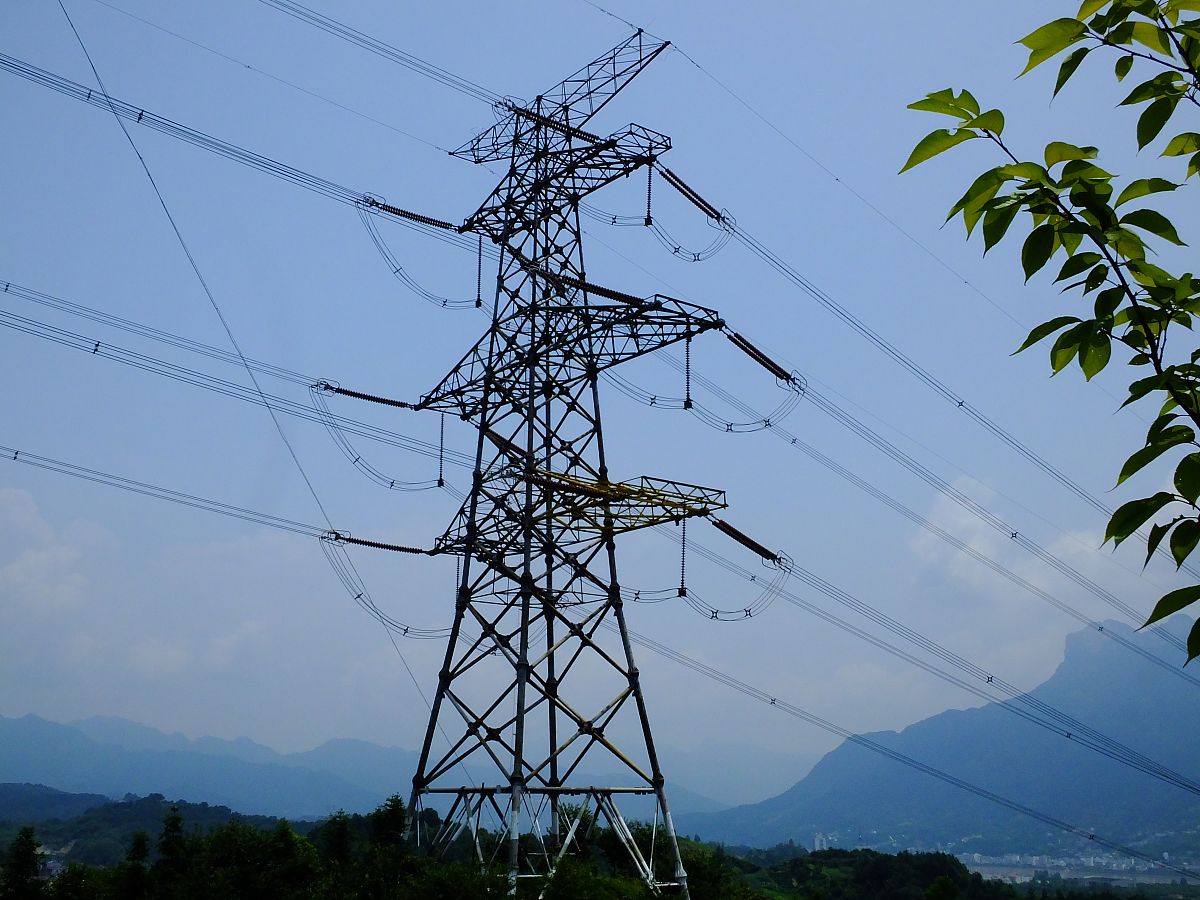 三峡输变电工程建成，标志着中部电网崛起