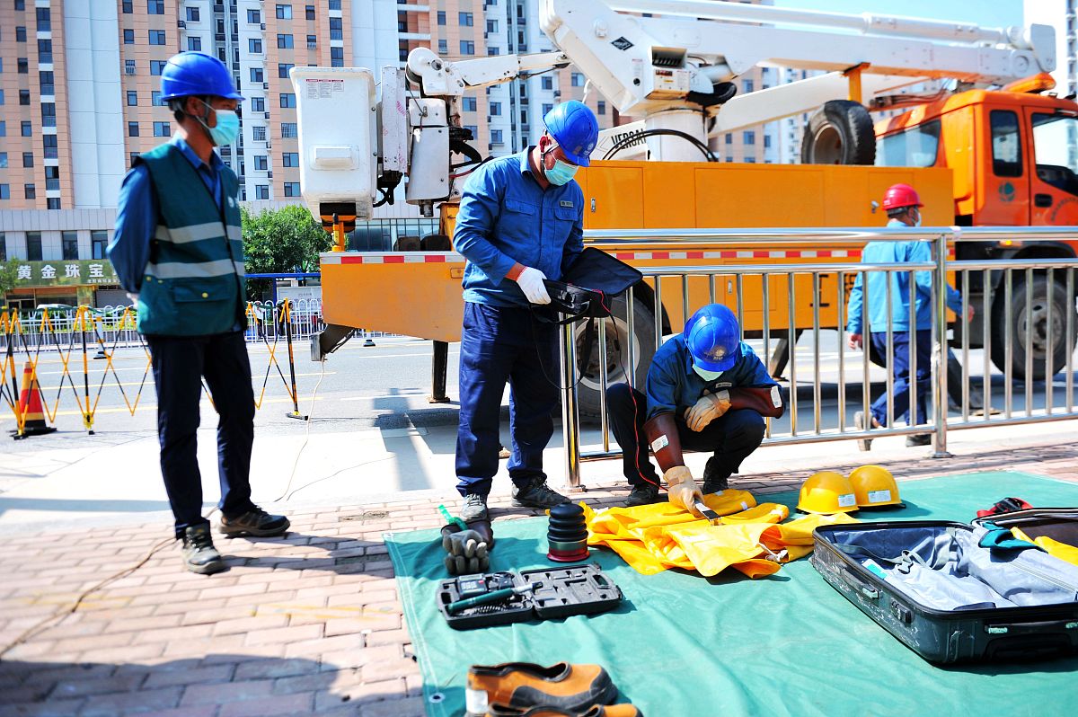 我是说10KV满负荷一个月可用多少度电