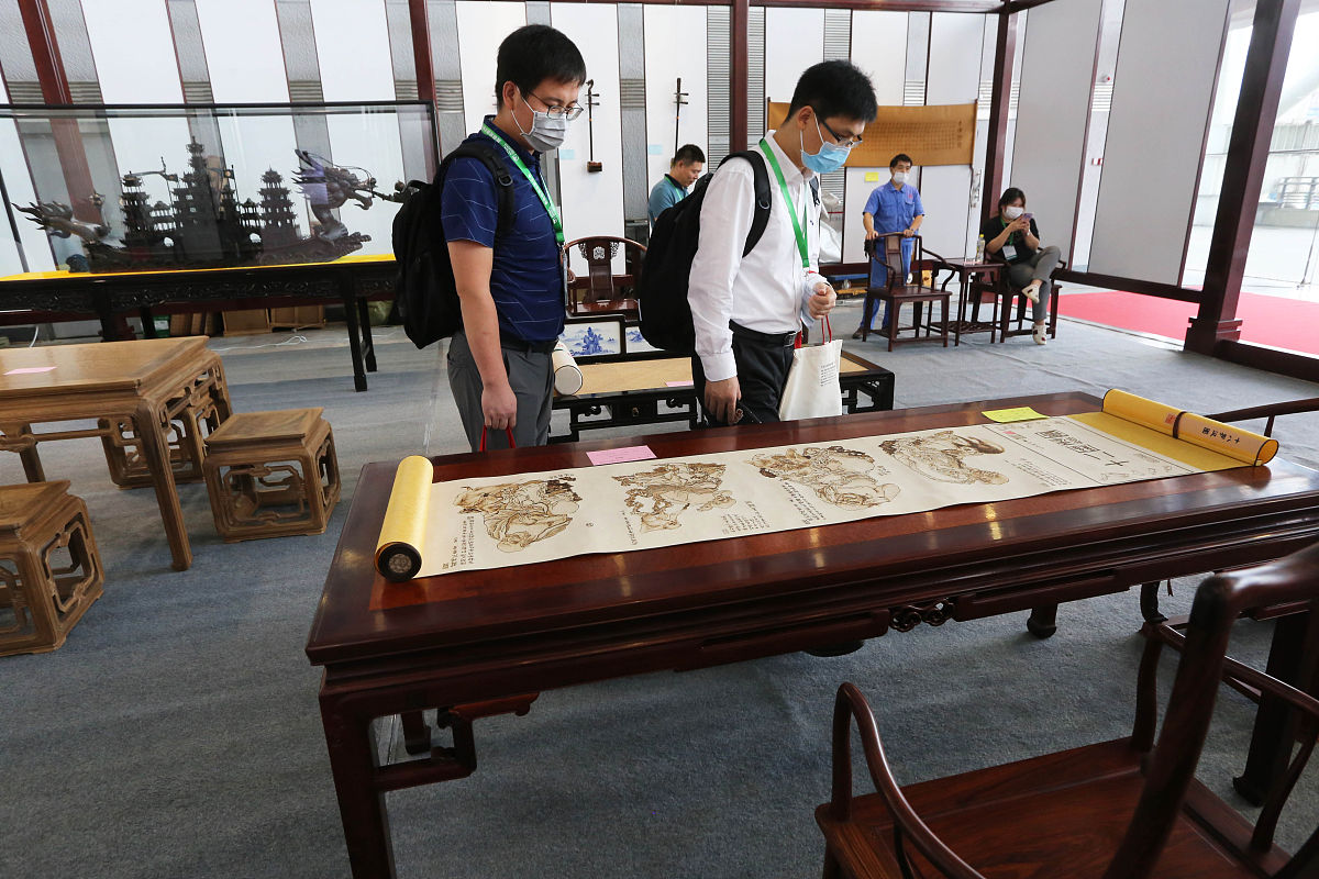 2020年9月11日,"2020江苏工艺美术精品博览会"在南京国际展览中心开幕