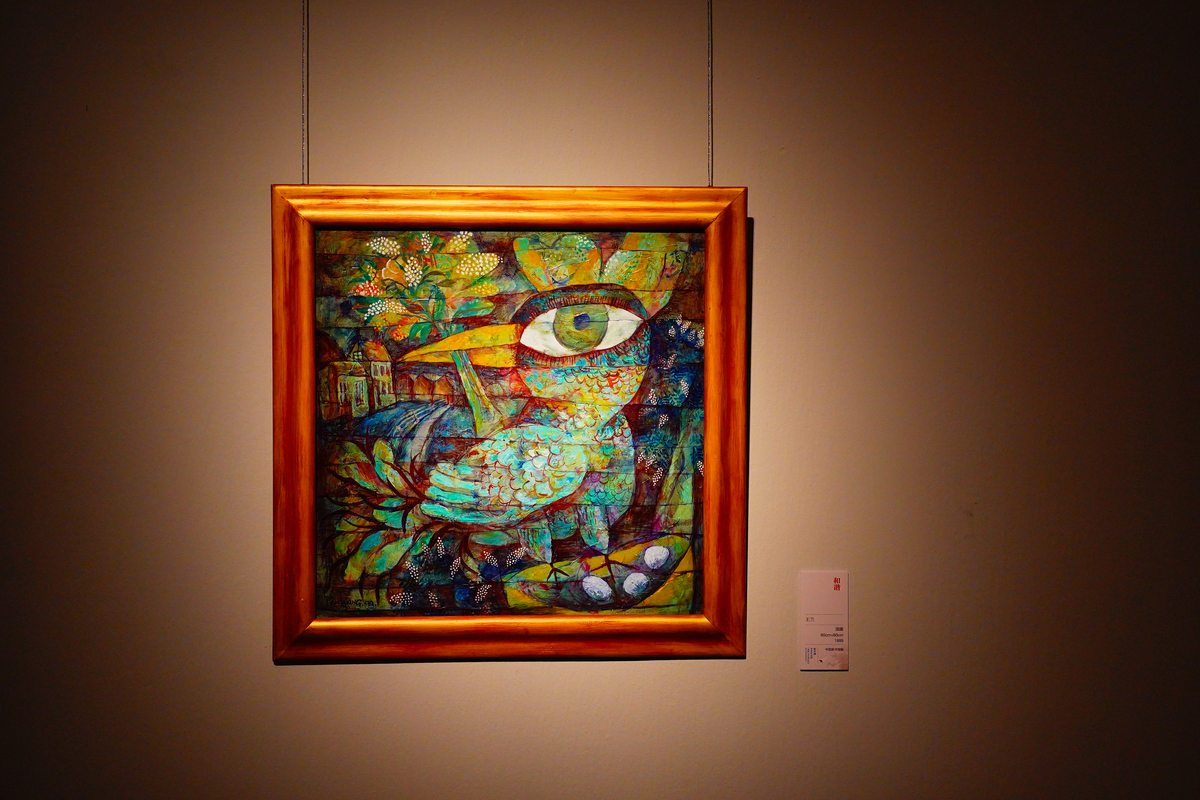 写一篇围绕中国美术、西方美术及设计艺术的论文