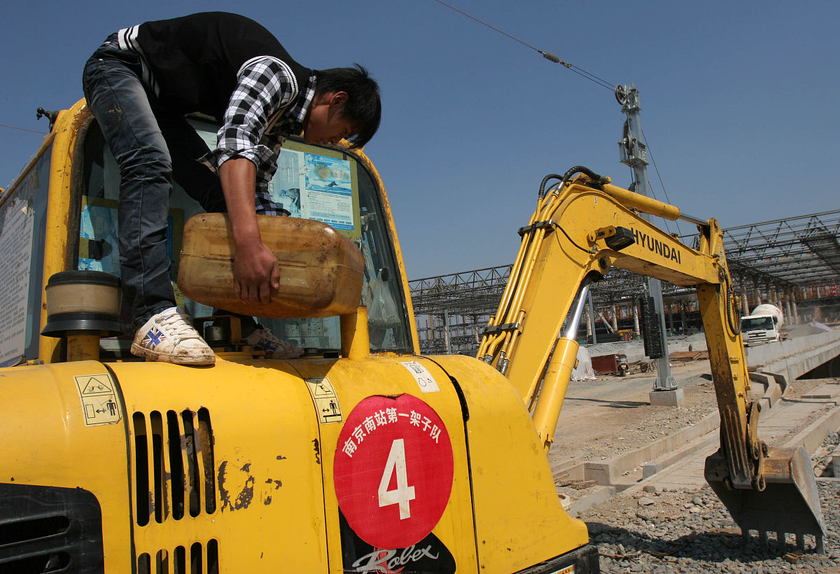 西安挖掘机培训学校：解决挖掘机发动机高温故障的实用技巧