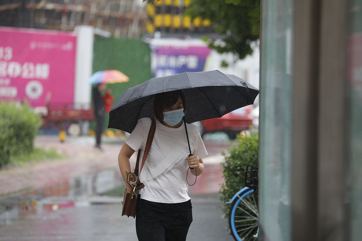 下雨天没去乡里，如何高情商回复同事？