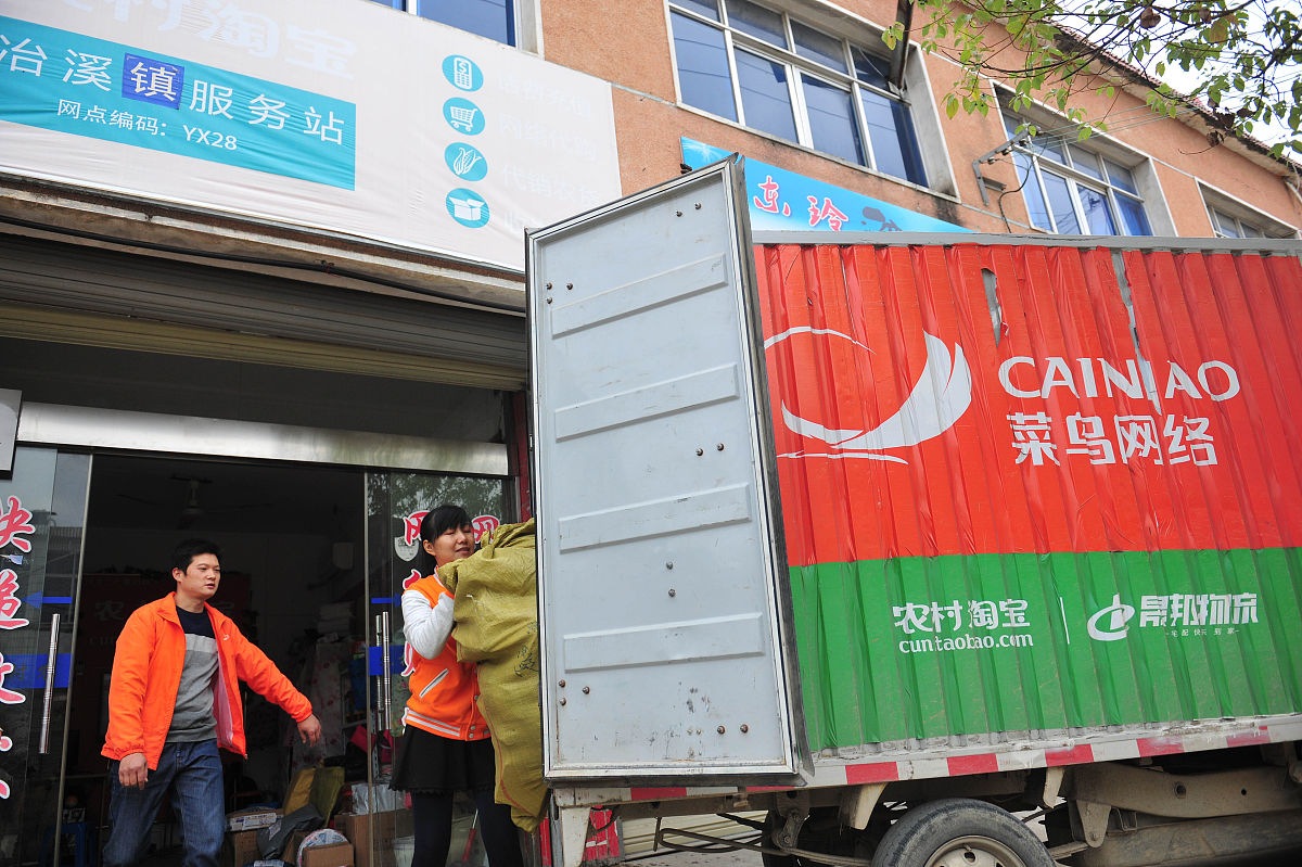 61注重传统生鲜销售与生鲜电商结合提升清远市生鲜配送基础建设水平随着疫情的消退线上鲜品或许逐渐被线下所取代但对于生鲜消费来说当前传统生鲜销售与生鲜电商相比互斥还是有更多的互补之处如前文所提到的多种模式驱动配送发展而生鲜电商的未来拼的更多的是精细化运营管理能力从采购、物流、仓储、产品结构、定价、包装、配送、会员运营和营销管理都需要一整套运营体系来支撑。在此平台可以借助各大传统生鲜卖场及网络市场销售的