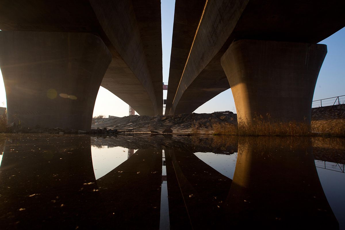 公路桥梁施工质量安全管理体系研究：现状、问题与对策
