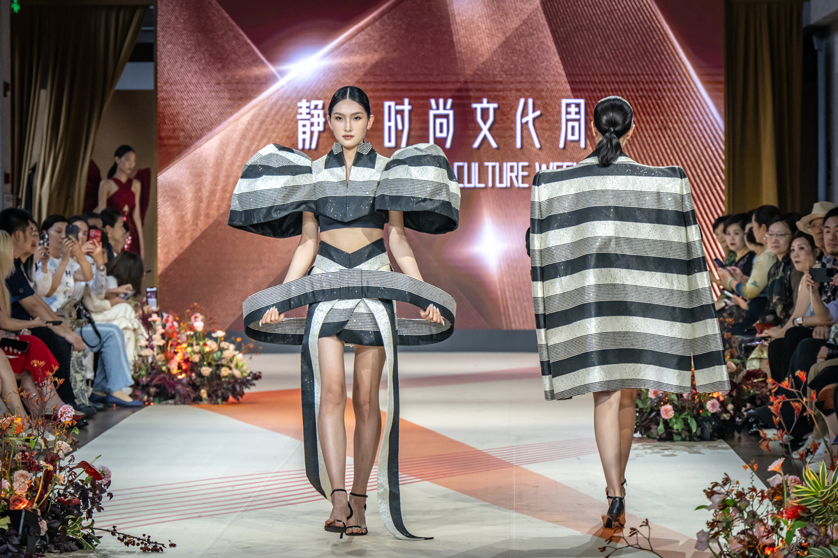 以下哪个主题适合做论坛：1 时尚科技与可持续发展：探讨时尚行业与科技的融合以及如何推动可持续发展的时尚创新。2 时尚与文化多元性：关注不同文化背景下的时尚创意和表达并探讨多元性在时尚产业中的重要性。3 新锐设计师的突破与创新：通过分享新兴设计师的故事和作品探讨他们如何以独特的视角和创新的设计改变时尚界。4 时尚的未来消费者：研究新一代消费者的购买习惯和价值观以及他们对时尚产业的影响和需求。5 可持