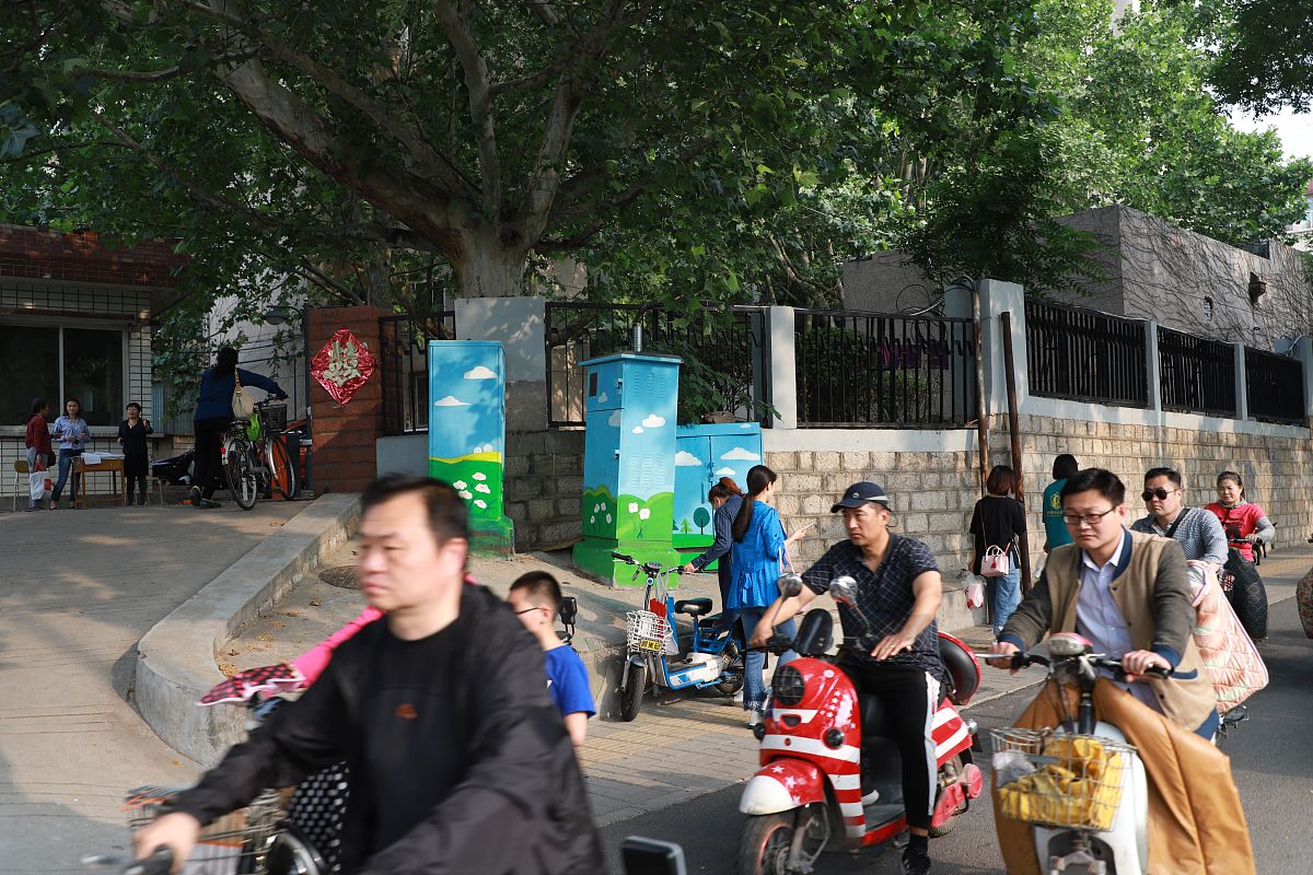 河北大学聚焦校园电动车：便捷与安全如何兼得？