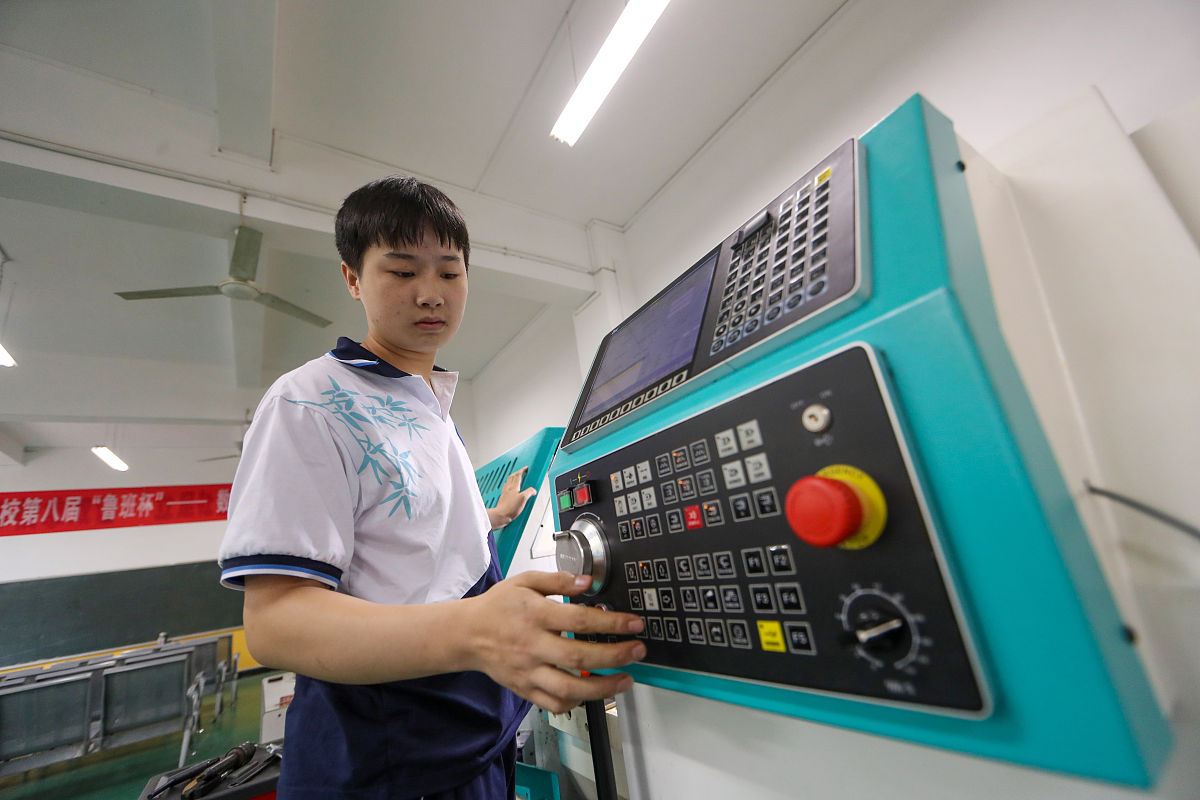 贵州轻工职业技术学院中专部 - 培养高素质技术技能型人才