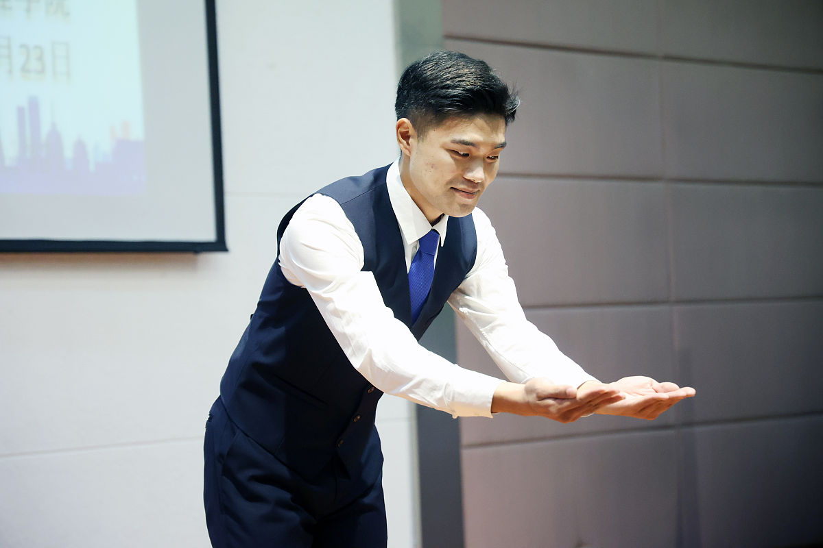 成都空乘专业高考分数线是多少？报考指南