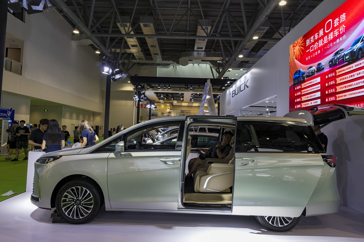 2015深港澳国际车展：标致全新C4毕加索首发亮相