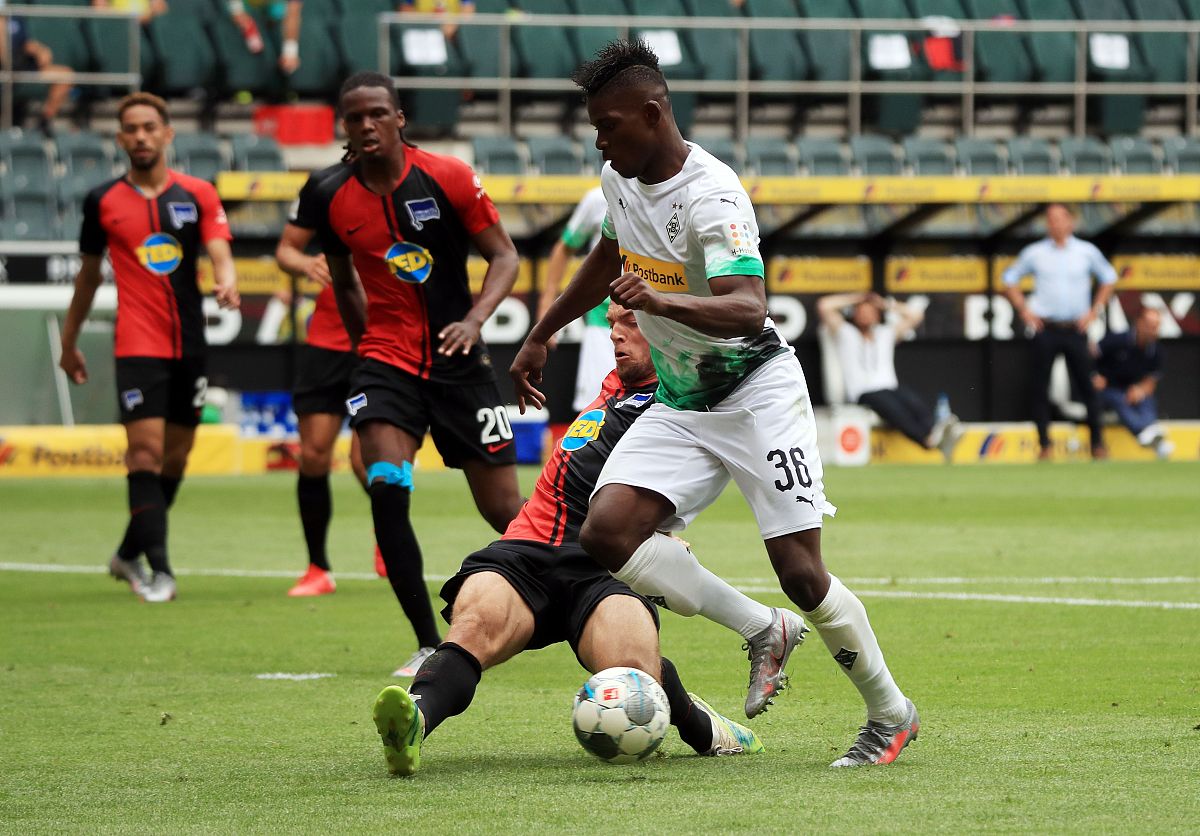 经过详尽的调查研究我们对基于BS构架的教务信息管理系统提出了如下的要求描述。。同义替换