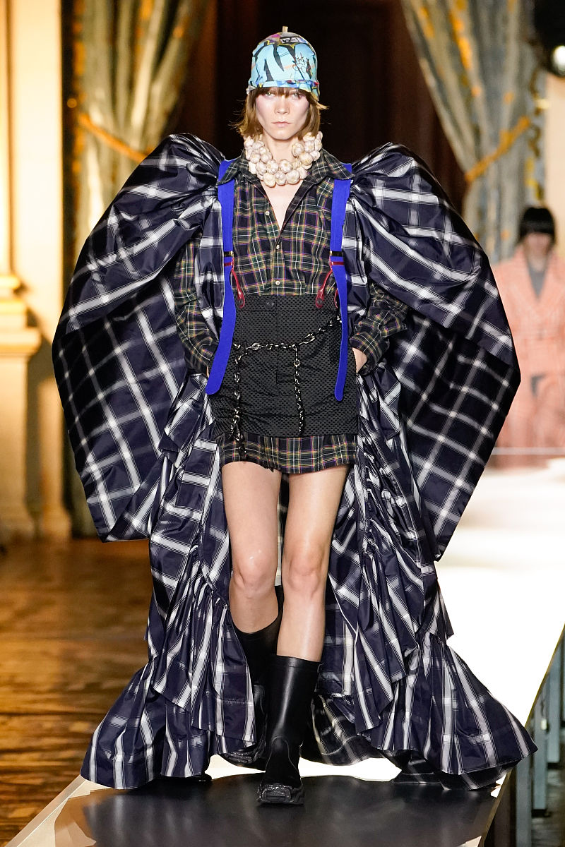 芬迪 (Fendi) - 意大利奢侈品牌 | 高级时装、皮具、手表