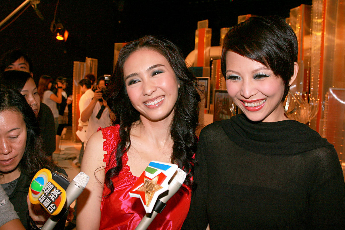 2008年10月20日,香港,tvb娱乐节目《东张西望》录制.黎姿 蔡少芬 +++_