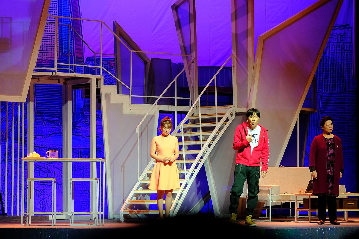 桥：友情的象征与力量 - 剧本分析