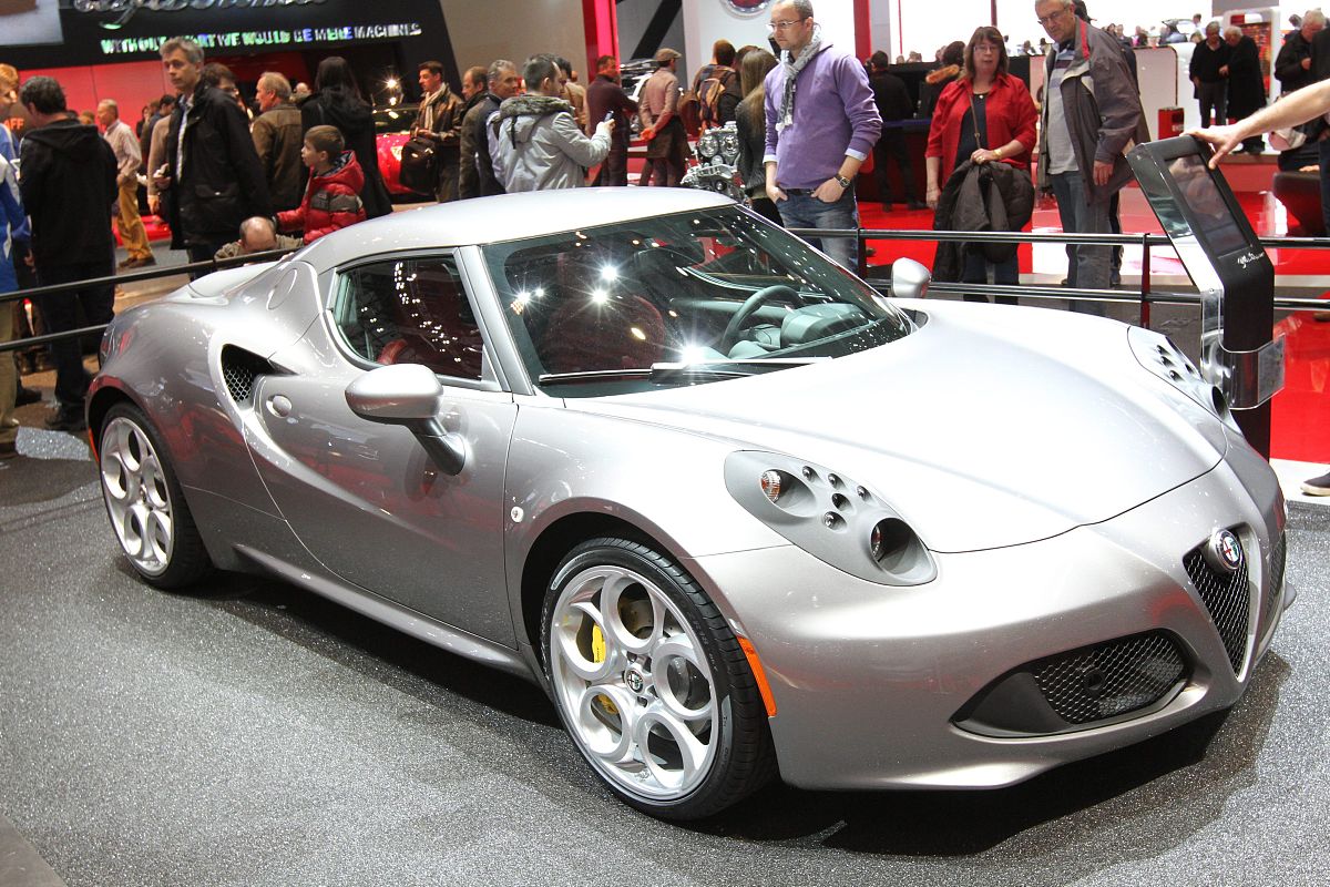 当地时间2013年3月14日,瑞士日内瓦车展持续进行,alfa romeo 4c 量产