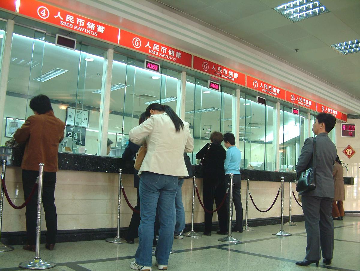 银行服务窗口模拟程序：优化客户等待时间