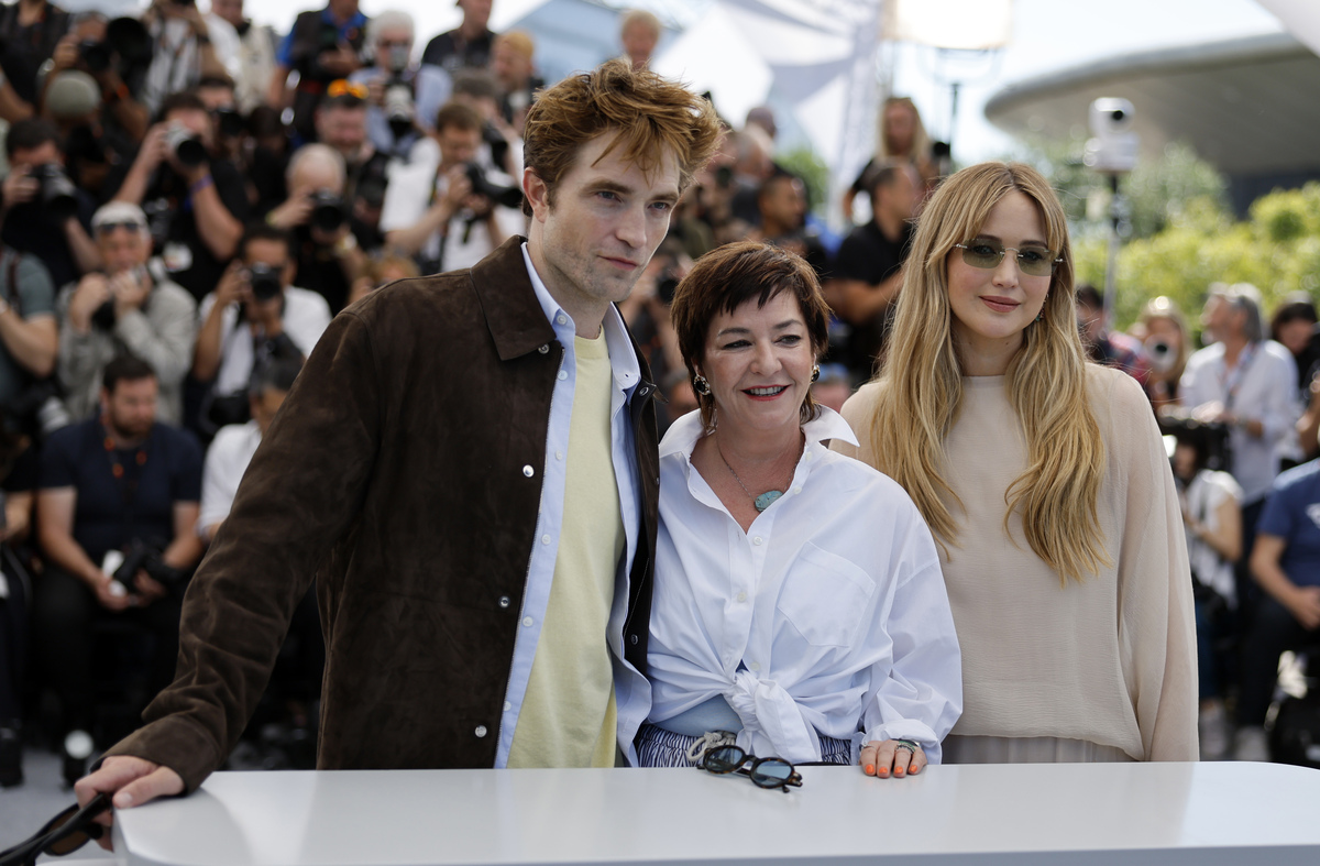 《实习生》影评：70岁老人实习，温暖与人生思考 | The Intern Movie Review