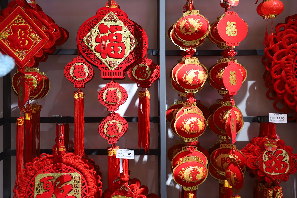 喜庆吉祥的红黄装饰风格，节日庆典首选！