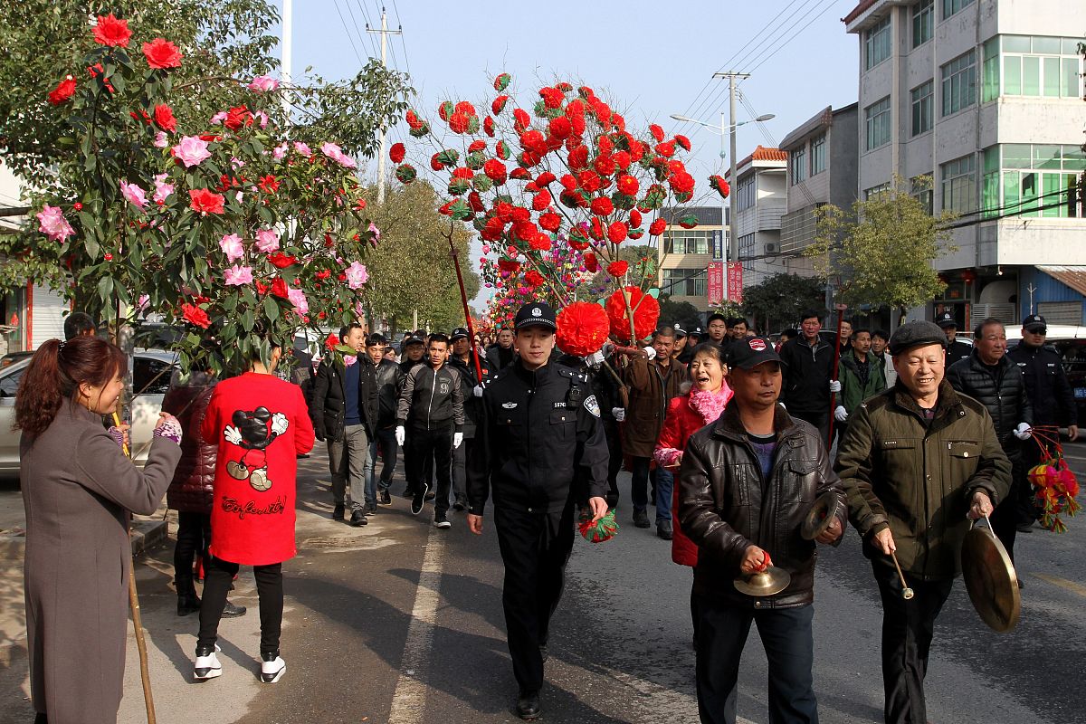 塔中镇开餐厅要多少钱100 字