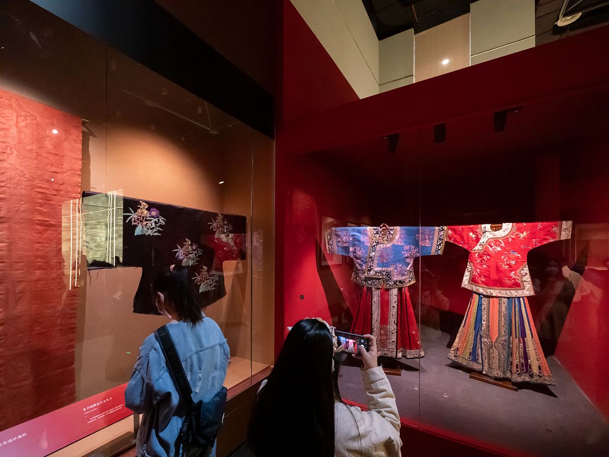 传统服饰的价值与传承：学者观点