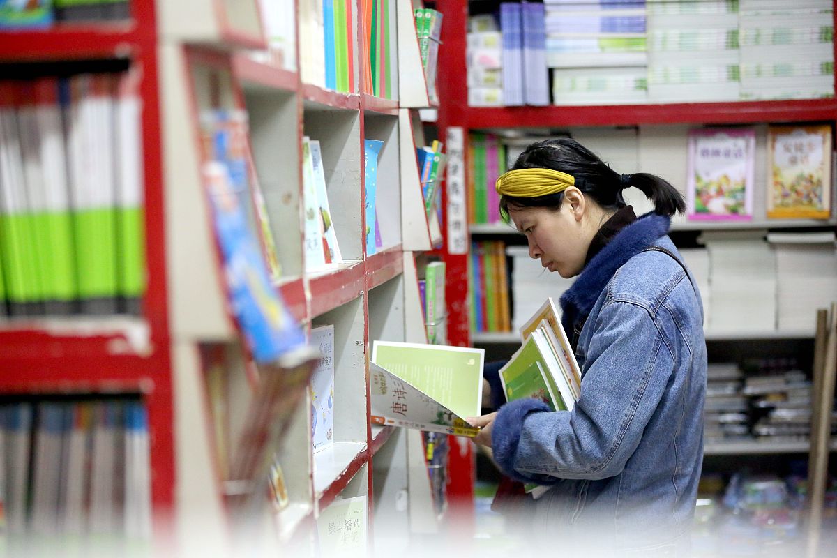 给出一份4·23绥化市图书馆读书日活动主持词500字