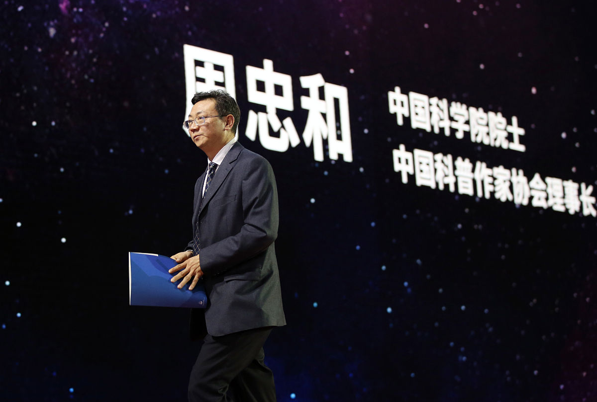 用创新成就未来和研发这些内容写四句个人格言