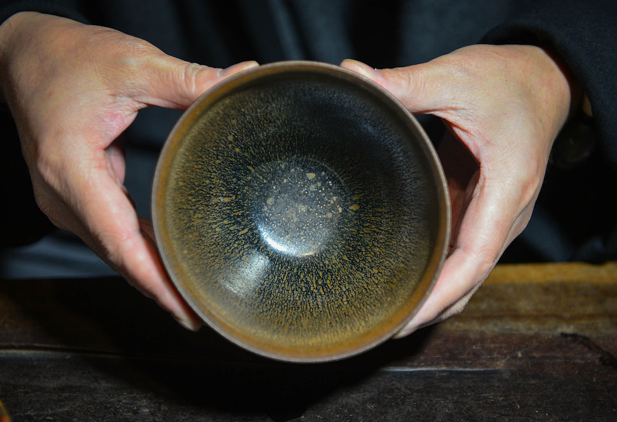 建盏真假鉴别的最简单方法 用250字帮我描述