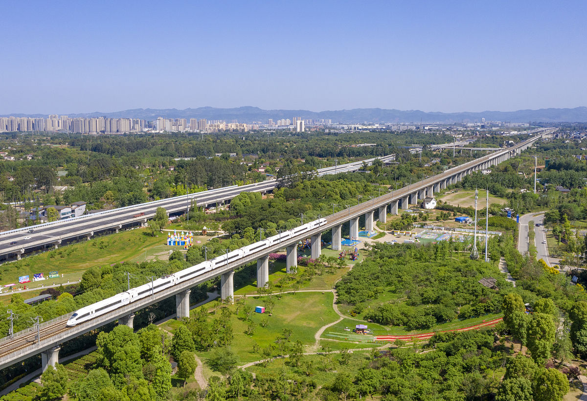 成都德阳78列动车直通：双城生活更便捷，文化经济更融合