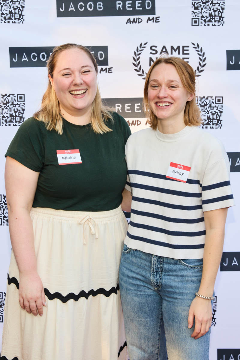 帮我把我的体态偏胖身高也偏矮不会穿搭。在我看来我在人群中显得非常渺小像个透明人一样生活。我的青春时代陷入了容貌焦虑的泥潭我时常问自己：为什么我不能拥有精致的脸蛋傲人的身材？站在镜子前映入眼帘的还是那个皮肤差顶着糟糕发型有着圆滚滚小肚子的自己。我也曾想过改变但是因为这样那样的原因和理由一拖再拖。或者说是内心不愿意面对这个不太完美的自己。所以一直没有做出改变。因为容貌焦虑我错失了很多机会。学校要评选最