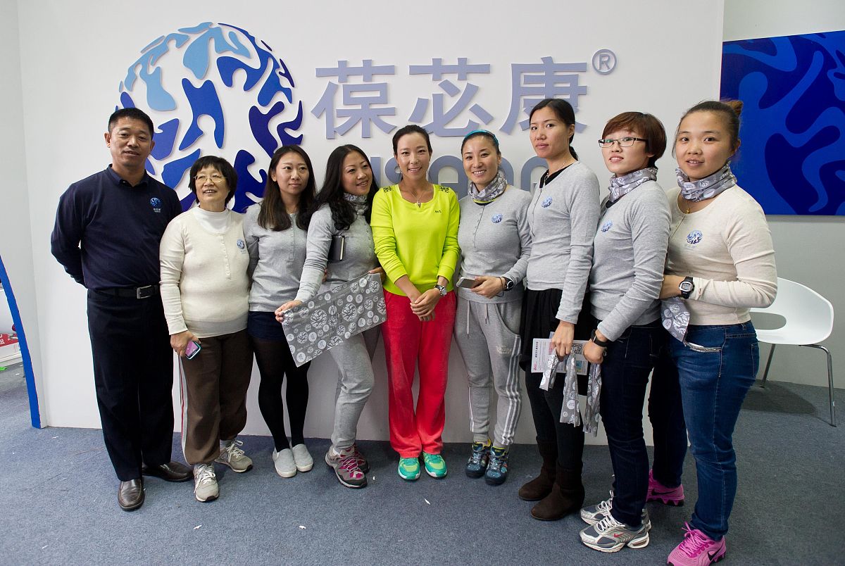 不少于的关于颜冰蕊申请十佳班团干部的事迹材料需要包括 个人简介颜冰蕊塔里木大学旅游管理21级1班学习委员从大一入学起便一直担任班级里的学习委员是校史馆的讲解员也曾是院辩论队的成员。学习成绩以及综测成绩每次均排在班级前列团员教育评议优秀每学期均获得专业奖学金、工作情况包括工作创新、取得实效、经验总结、先进事迹及荣誉等方面内容标题要凝练概括申报人选个人事迹。 先进事迹及荣誉 2022年