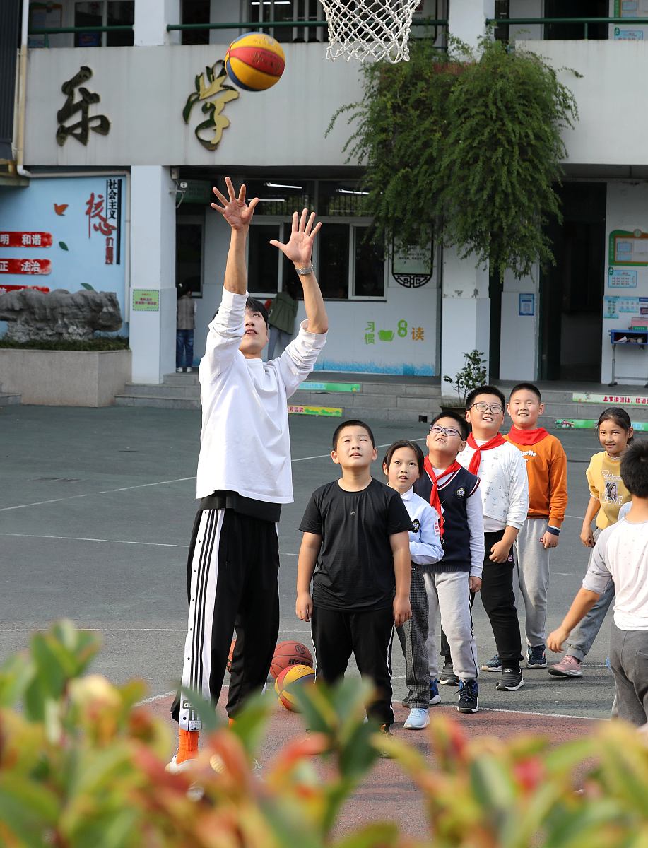 2021年10月29日,安徽省合肥市,在蜀山区北苑村社区辖区的琥珀小学(东