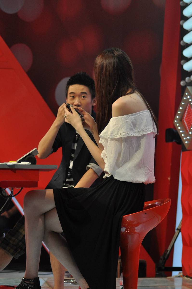 2011年5月26日,上海,搞笑综艺节目《谁是爆笑王》录制.杨迪,石周靓+++