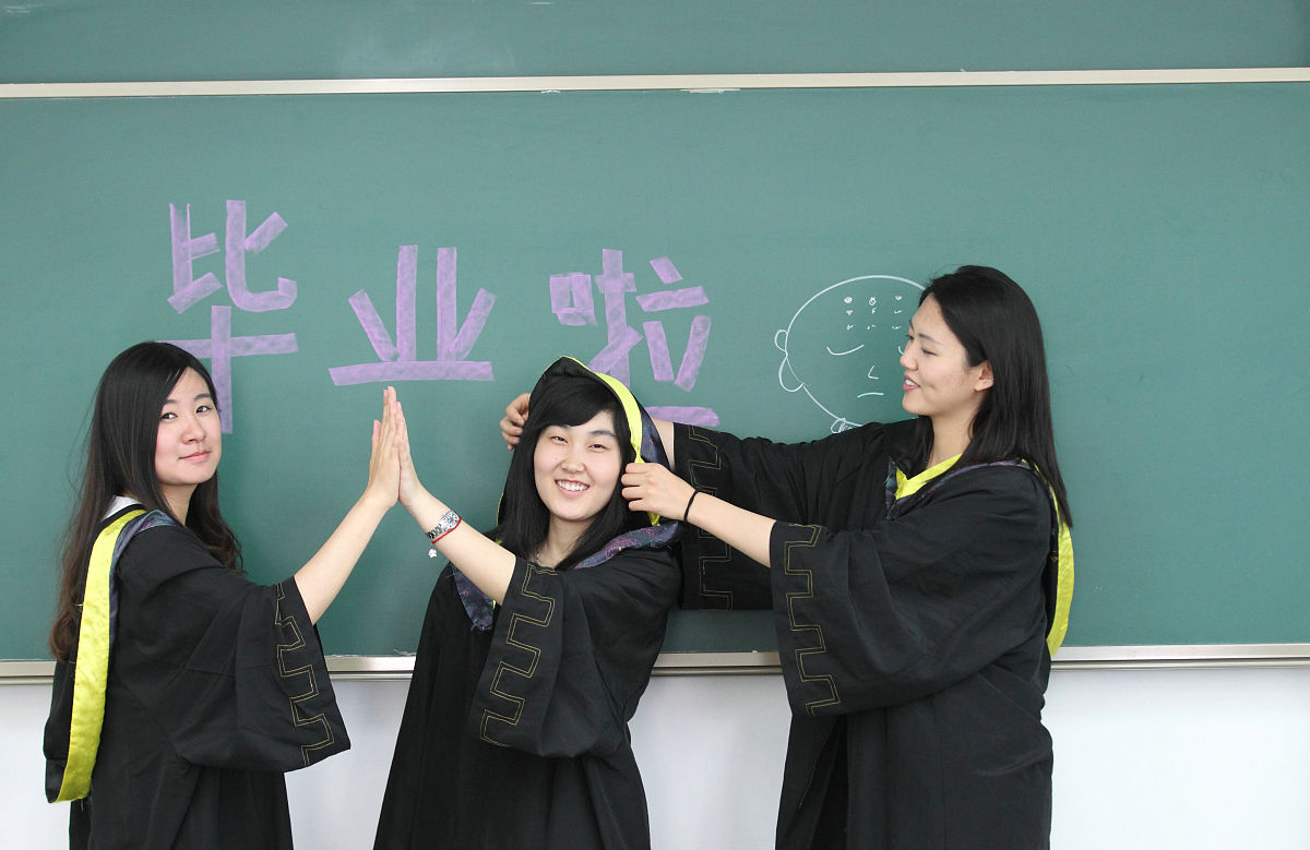 女生初中毕业可不可以读5年制大专学校