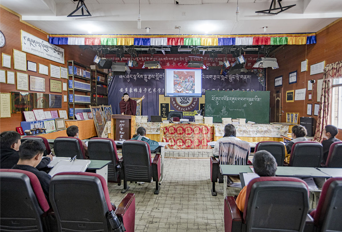 四川省服装艺术学校蚕桑生产与经营专业课程设置有哪些